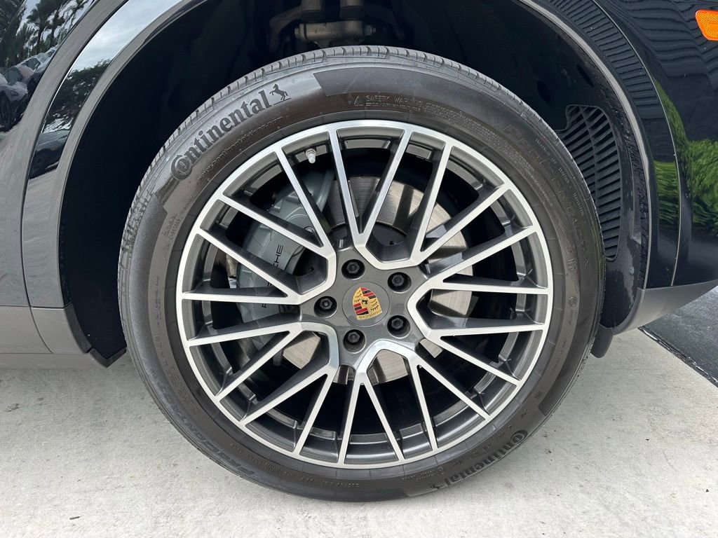 Certified 2023 Porsche Cayenne S AWD/4WD image 15