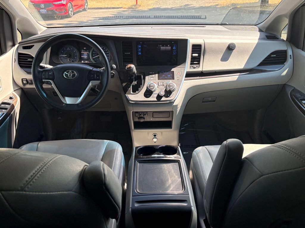 Used 2017 Toyota Sienna Limited AWD/4WD image 18