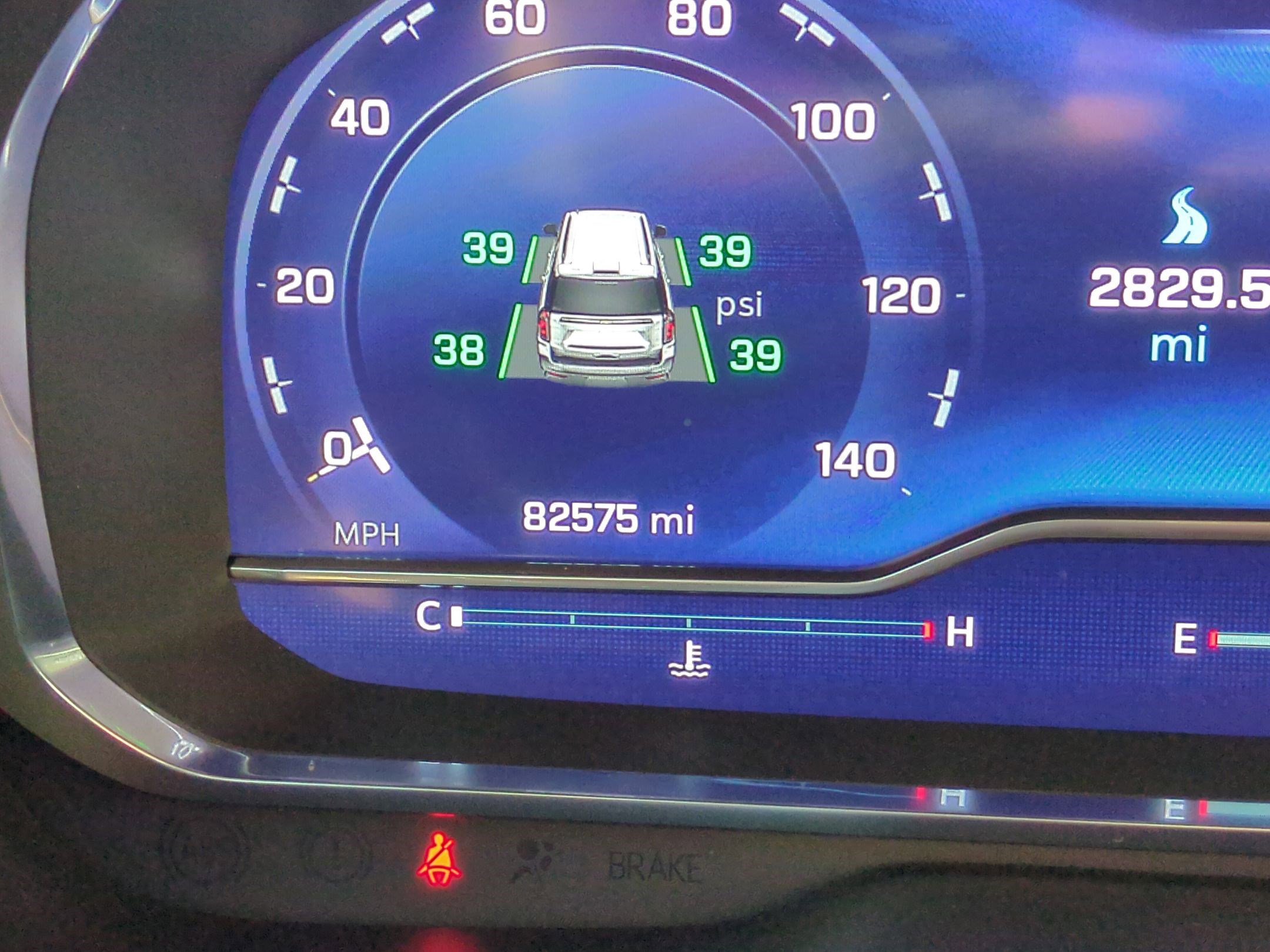 Used 2024 Chevrolet Suburban LT image 14