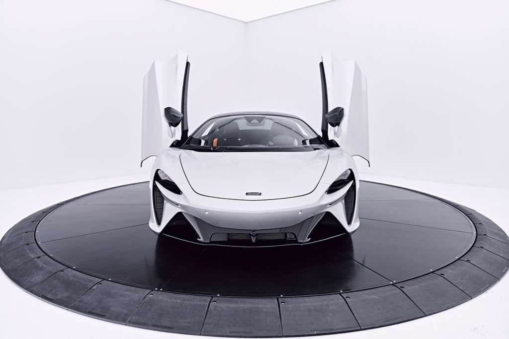 Used 2023 McLaren Artura RWD image 28