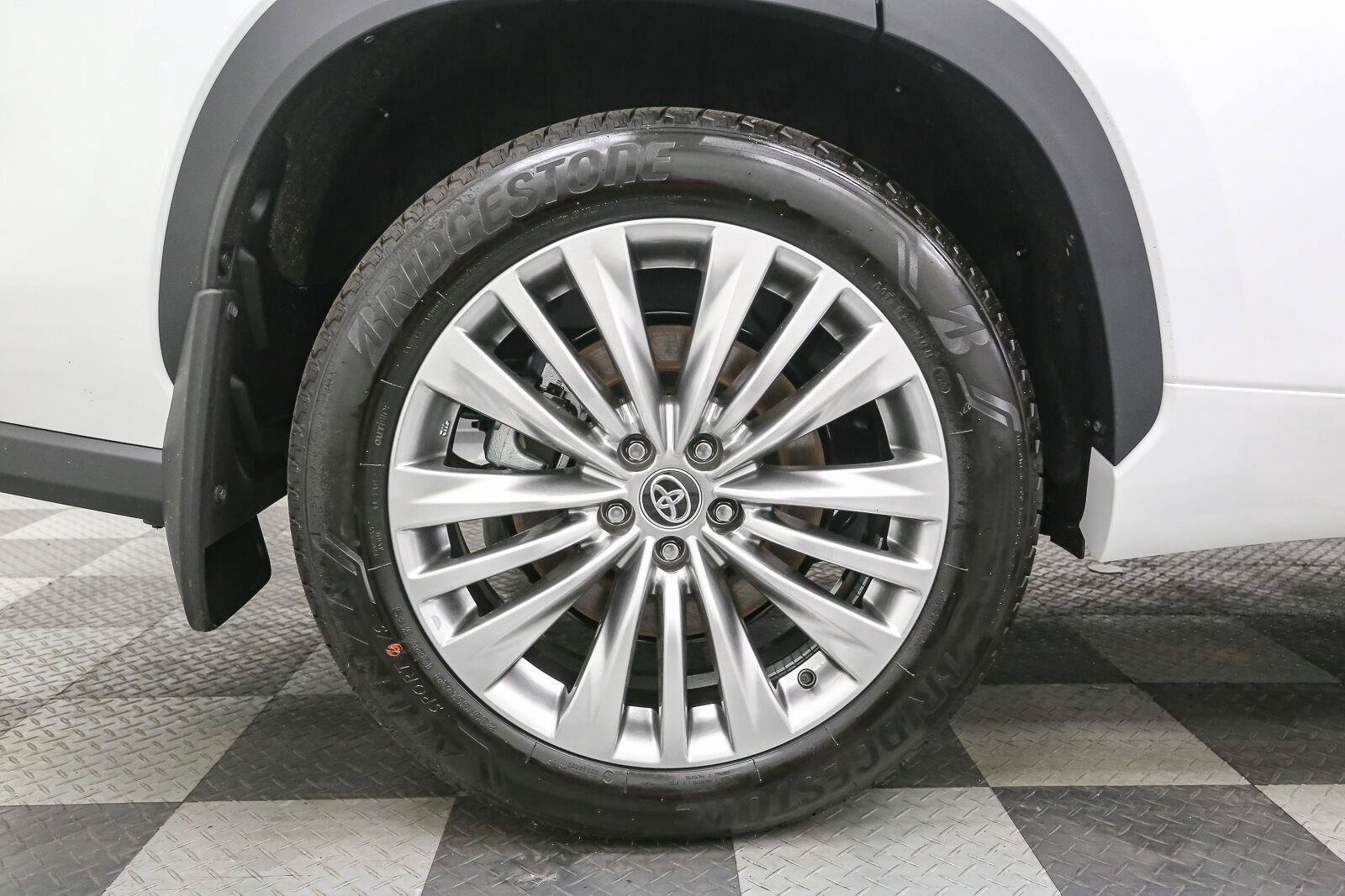 Used 2026 Toyota Highlander Platinum AWD/4WD image 19