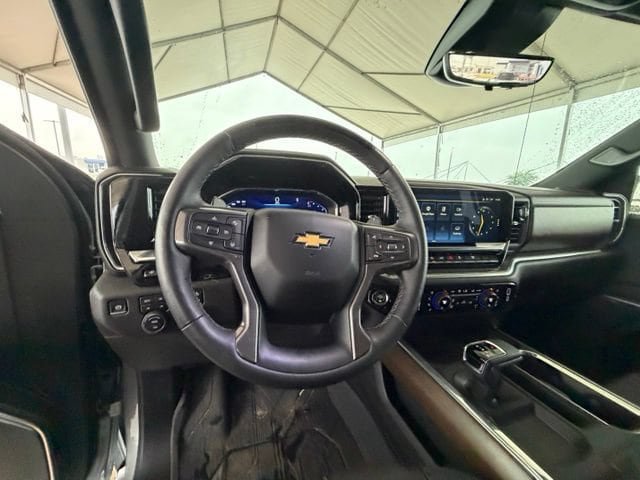 Used 2025 Chevrolet Silverado 1500 High Country AWD/4WD image 15