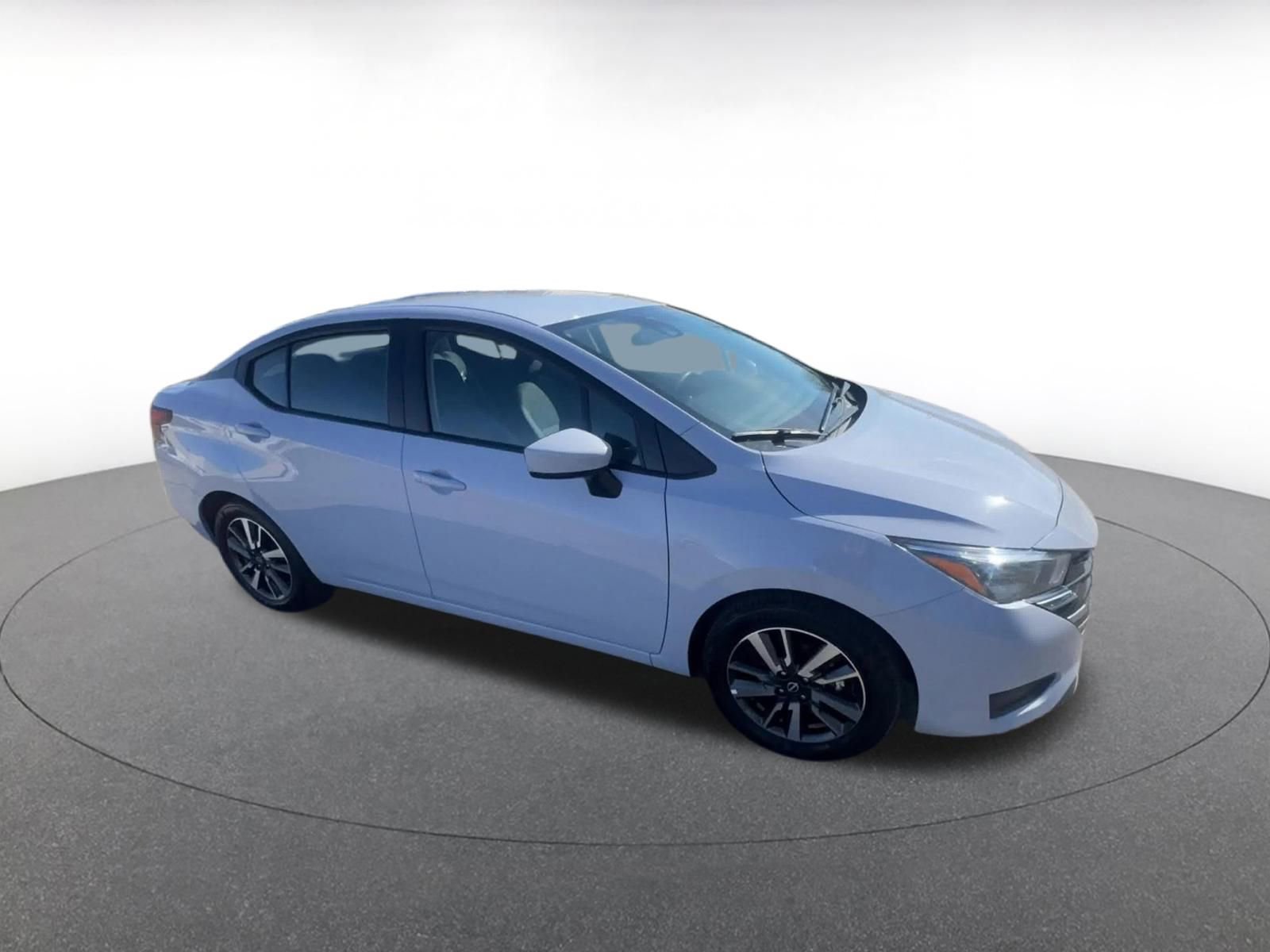 Used 2025 Nissan Versa SV image 2