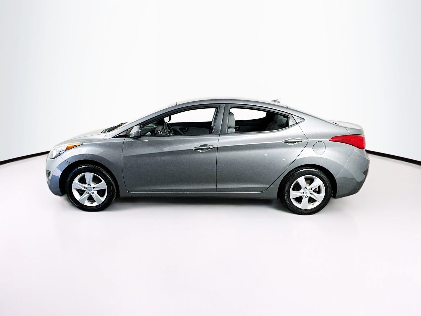 Used 2013 Hyundai Elantra GLS FWD image 4