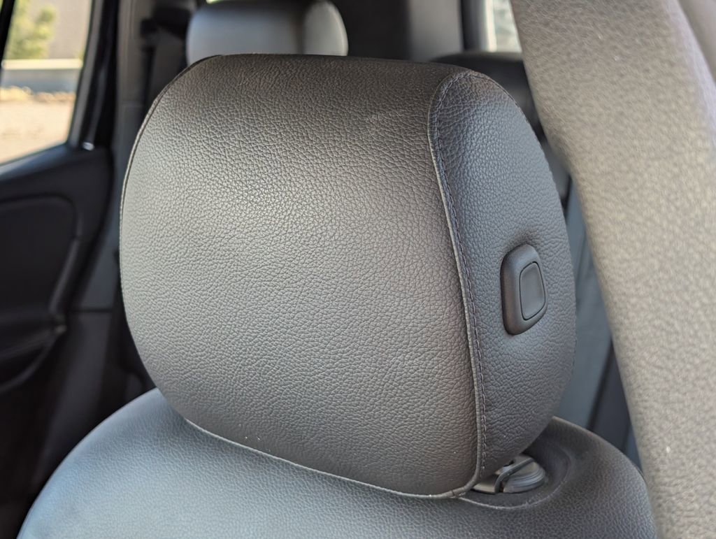 Used 2020 Mercedes-Benz GLB 250 4MATIC w/ Premium Package image 13