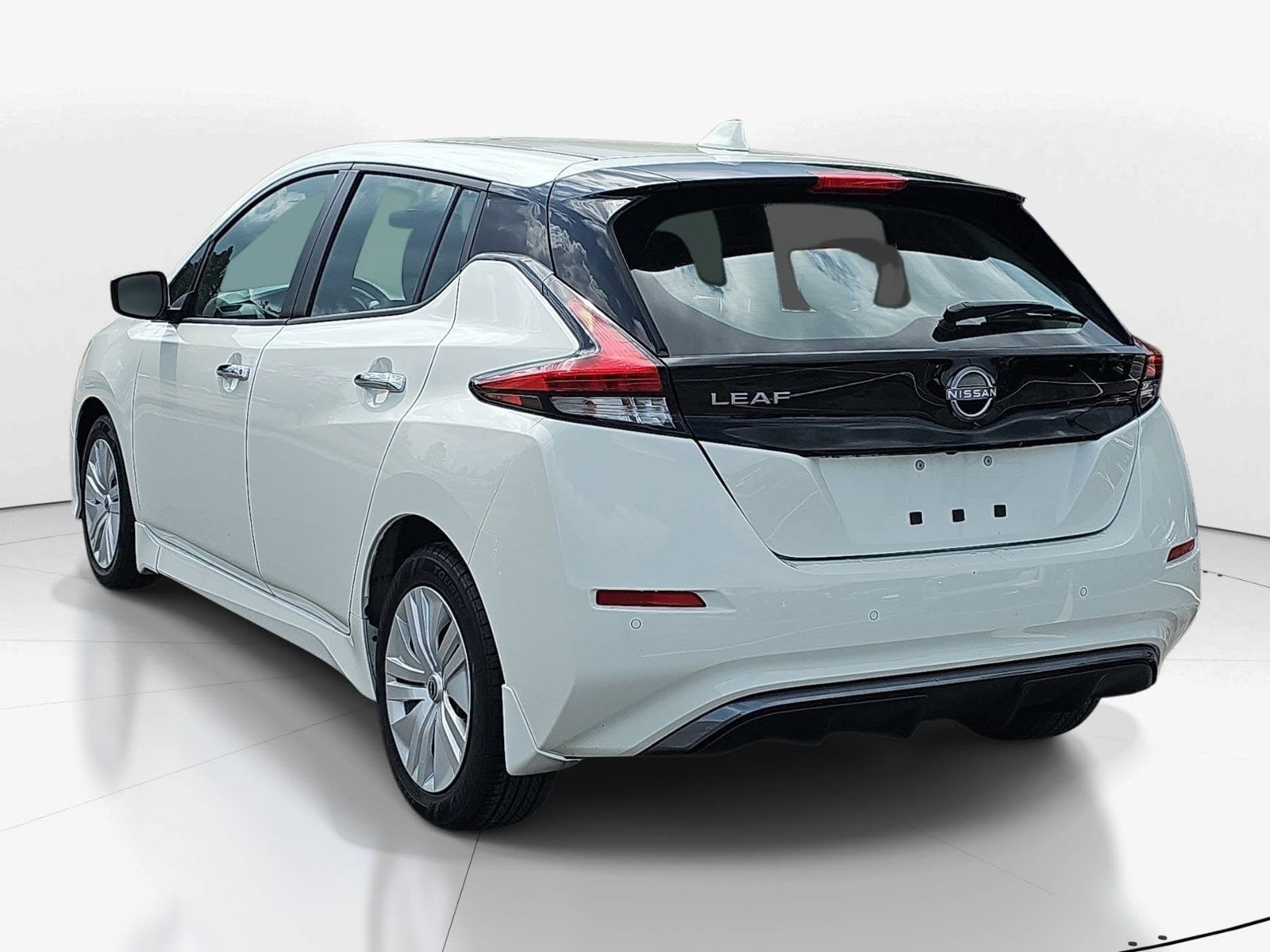 Used 2024 Nissan Leaf S FWD image 6