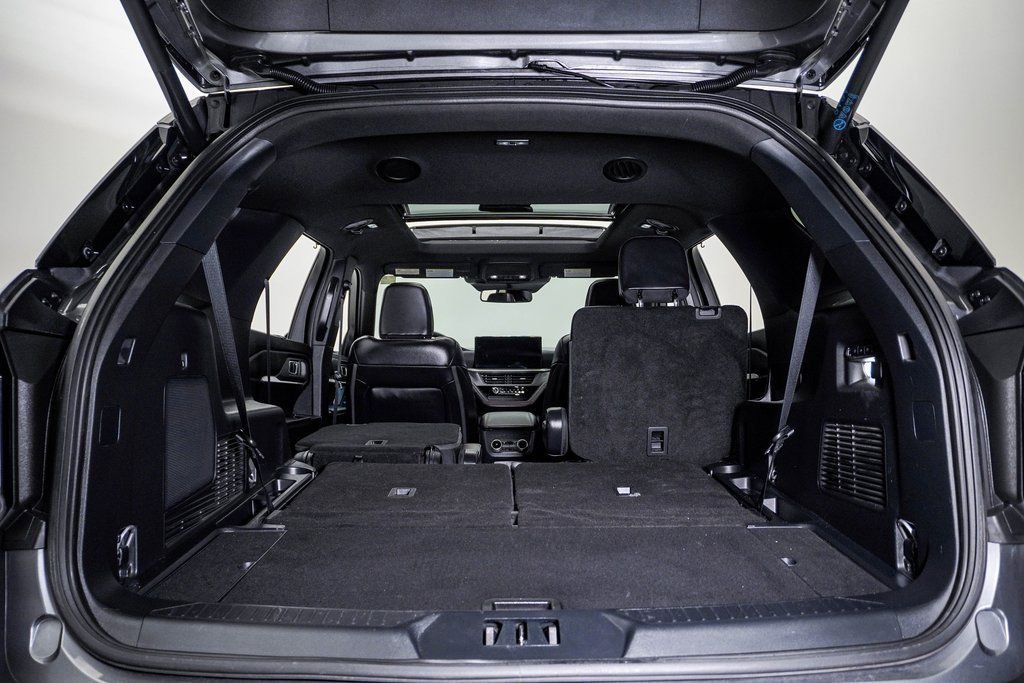 Used 2025 Ford Explorer ST image 28