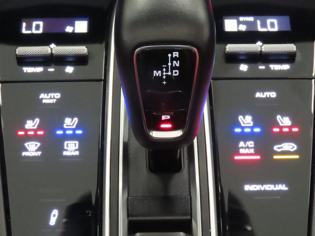 Certified 2023 Porsche Cayenne Turbo S AWD/4WD image 29
