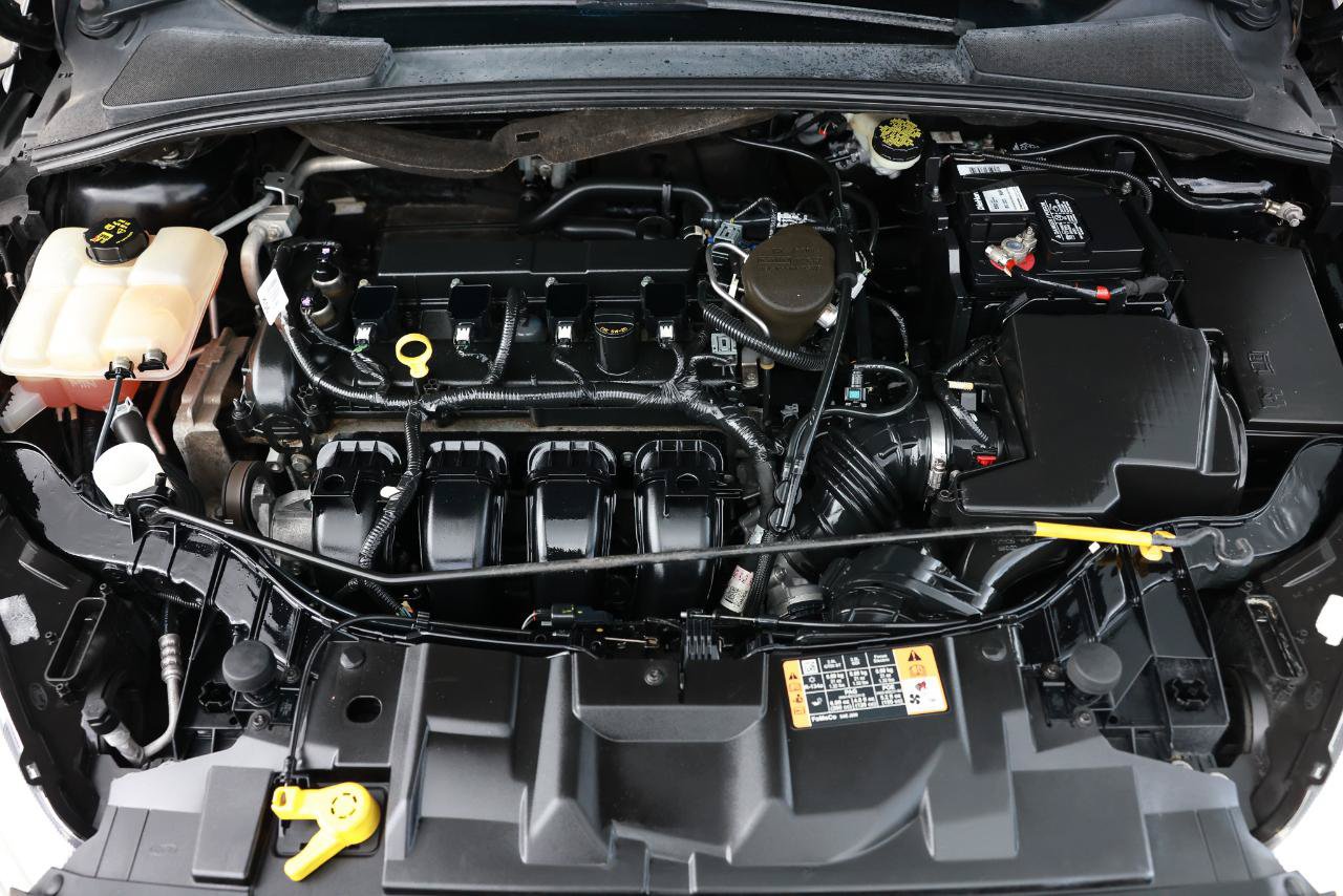 Used 2016 Ford Focus Titanium FWD image 20