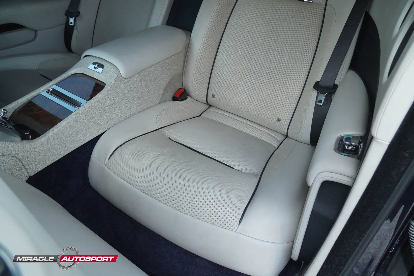 Used 2015 Rolls-Royce Wraith image 20