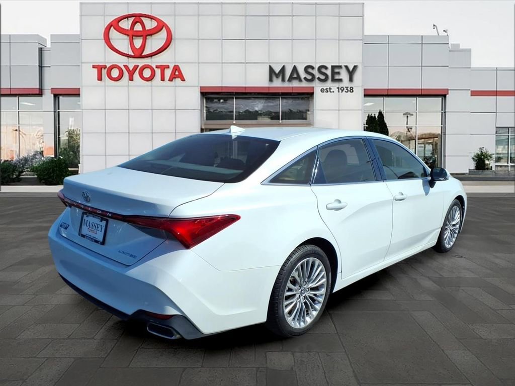 Used 2019 Toyota Avalon Limited w/ Advanced Safety Package image 3