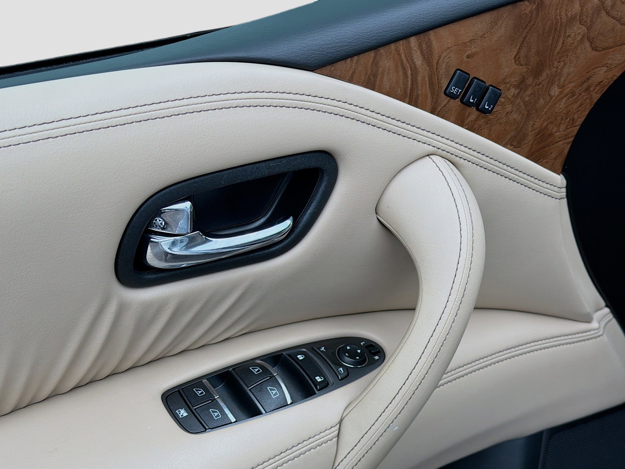 Used 2022 Nissan Armada SL image 23