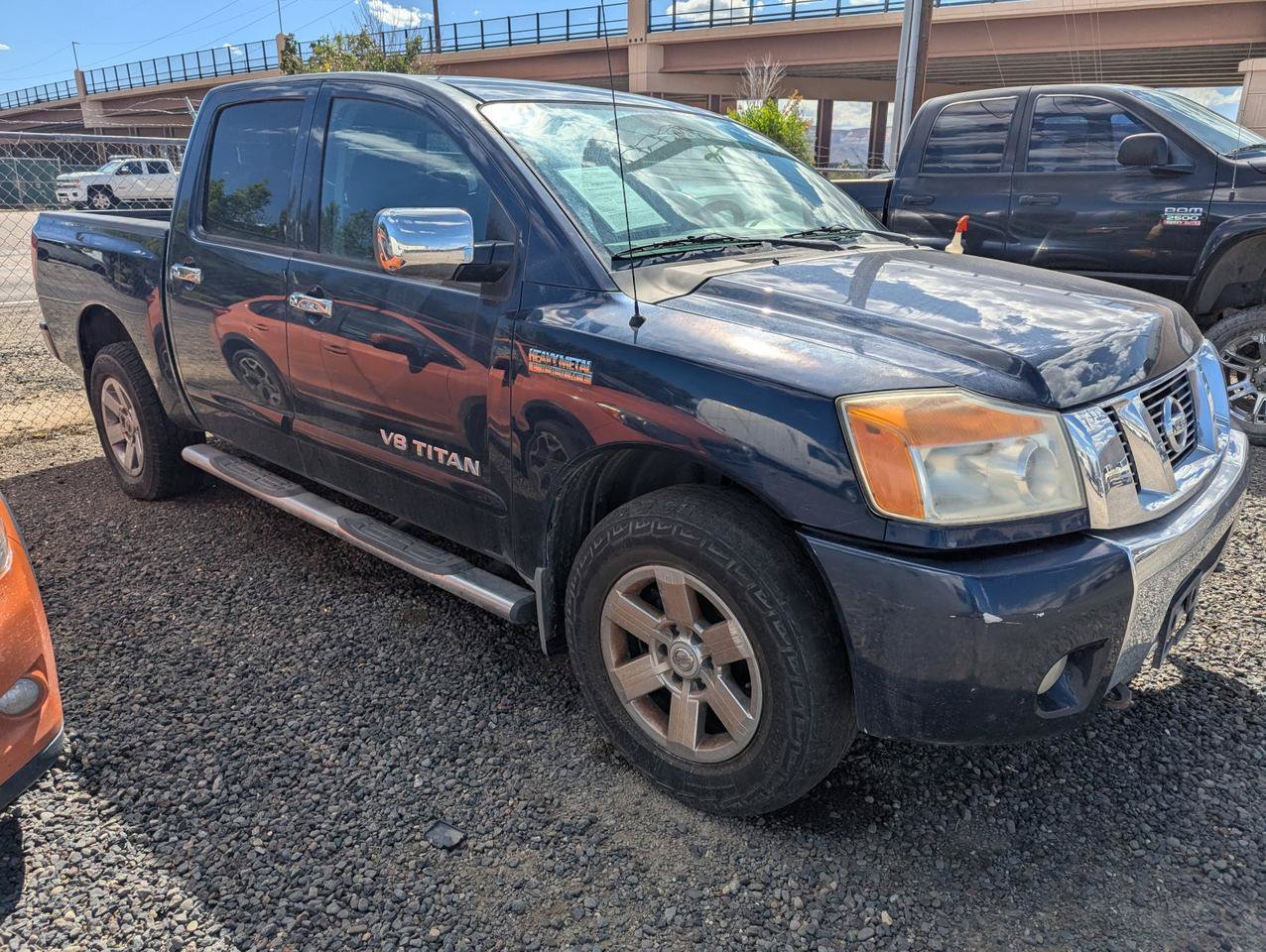Used 2011 Nissan Titan SV w/ SV Value Truck Pkg AWD/4WD image 4