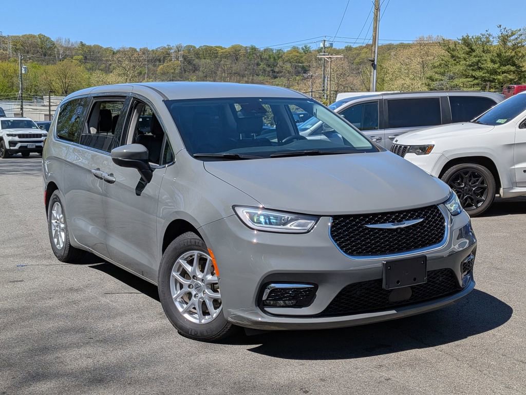 Used 2023 Chrysler Pacifica Touring-L