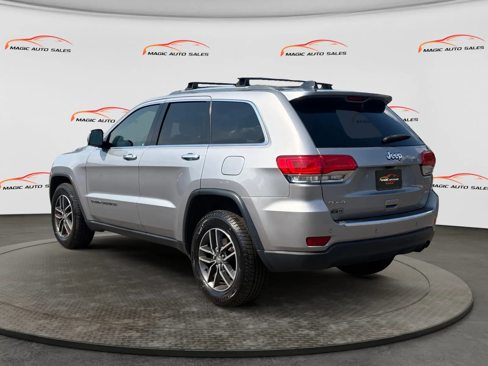 Used 2018 Jeep Grand Cherokee Limited AWD/4WD image 8