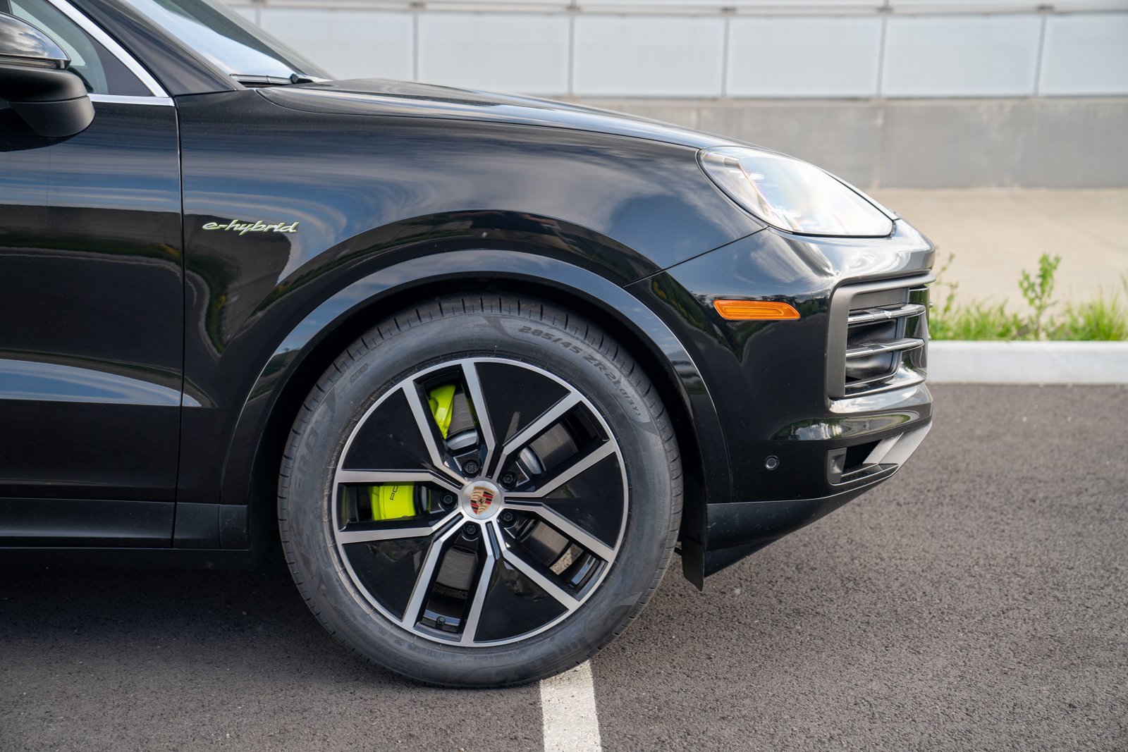 Certified 2025 Porsche Cayenne E-Hybrid AWD/4WD image 9