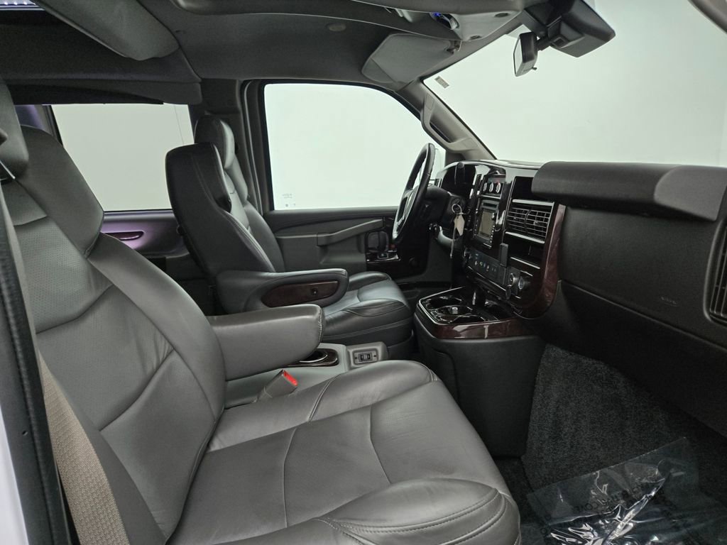 Used 2021 Chevrolet Express 2500 w/ Enhanced Convenience Package image 30