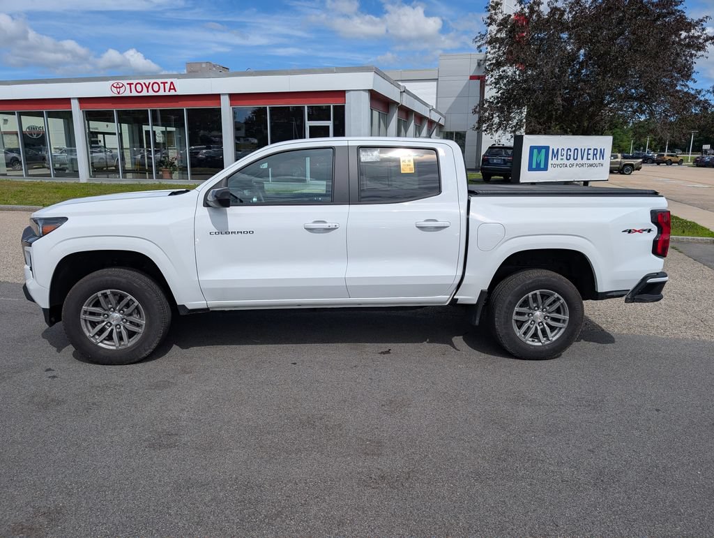 Used 2024 Chevrolet Colorado LT w/ LT Convenience Package AWD/4WD image 2