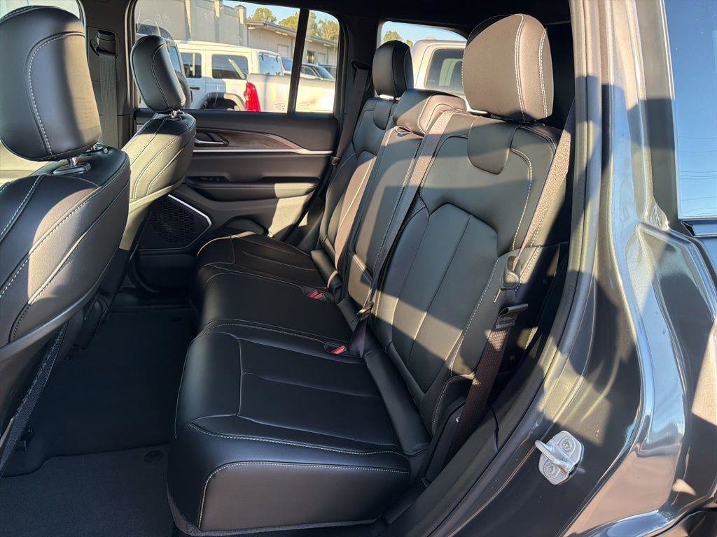 New 2026 Jeep Grand Cherokee Limited w/ Limited Altitude Package RWD image 19