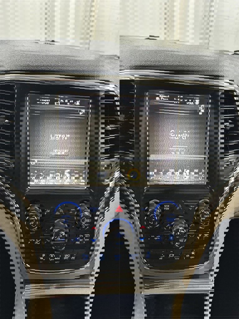 Used 2017 Jeep Grand Cherokee Limited w/ Luxury Group II image 25