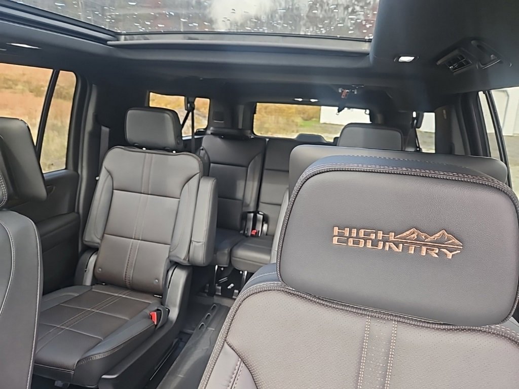 New 2026 Chevrolet Suburban High Country image 16