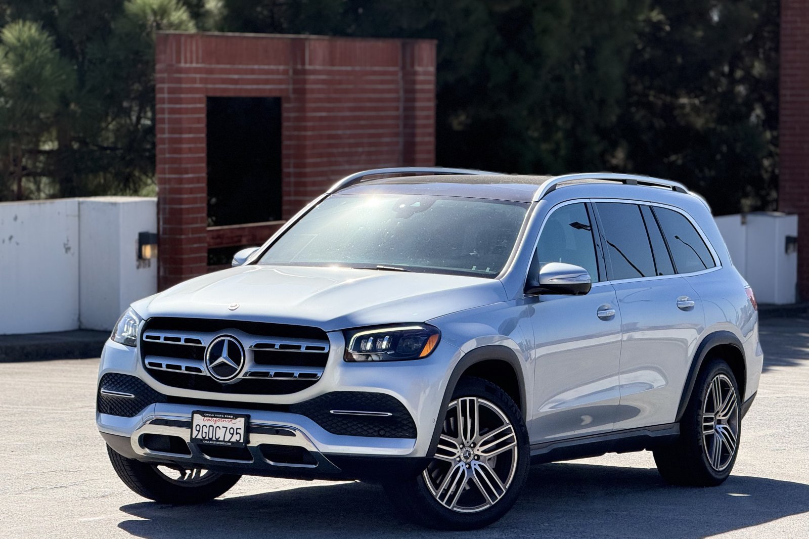 Used 2023 Mercedes-Benz GLS 450 4MATIC image 3