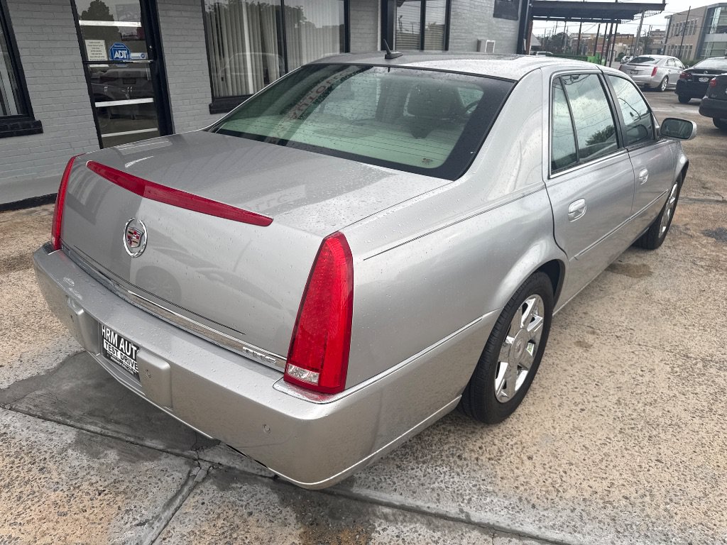 Used 2007 Cadillac DTS Luxury I w/ Sun And Sound Package FWD image 4