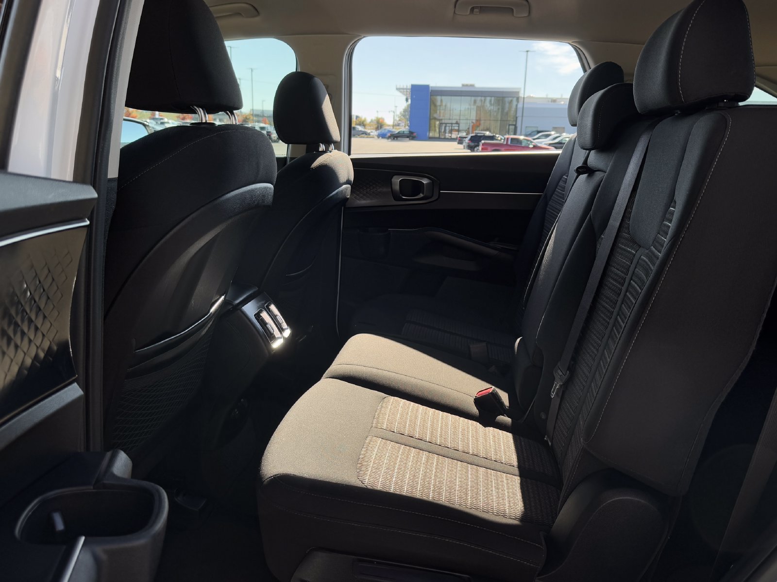 Used 2022 Kia Sorento LX AWD/4WD image 23