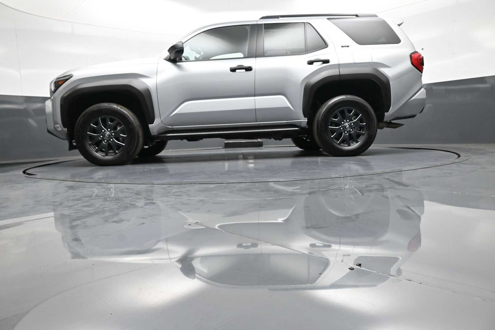 Certified 2025 Toyota 4Runner SR5 AWD/4WD image 33