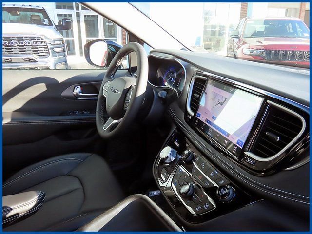 New 2026 Chrysler Pacifica Select image 7