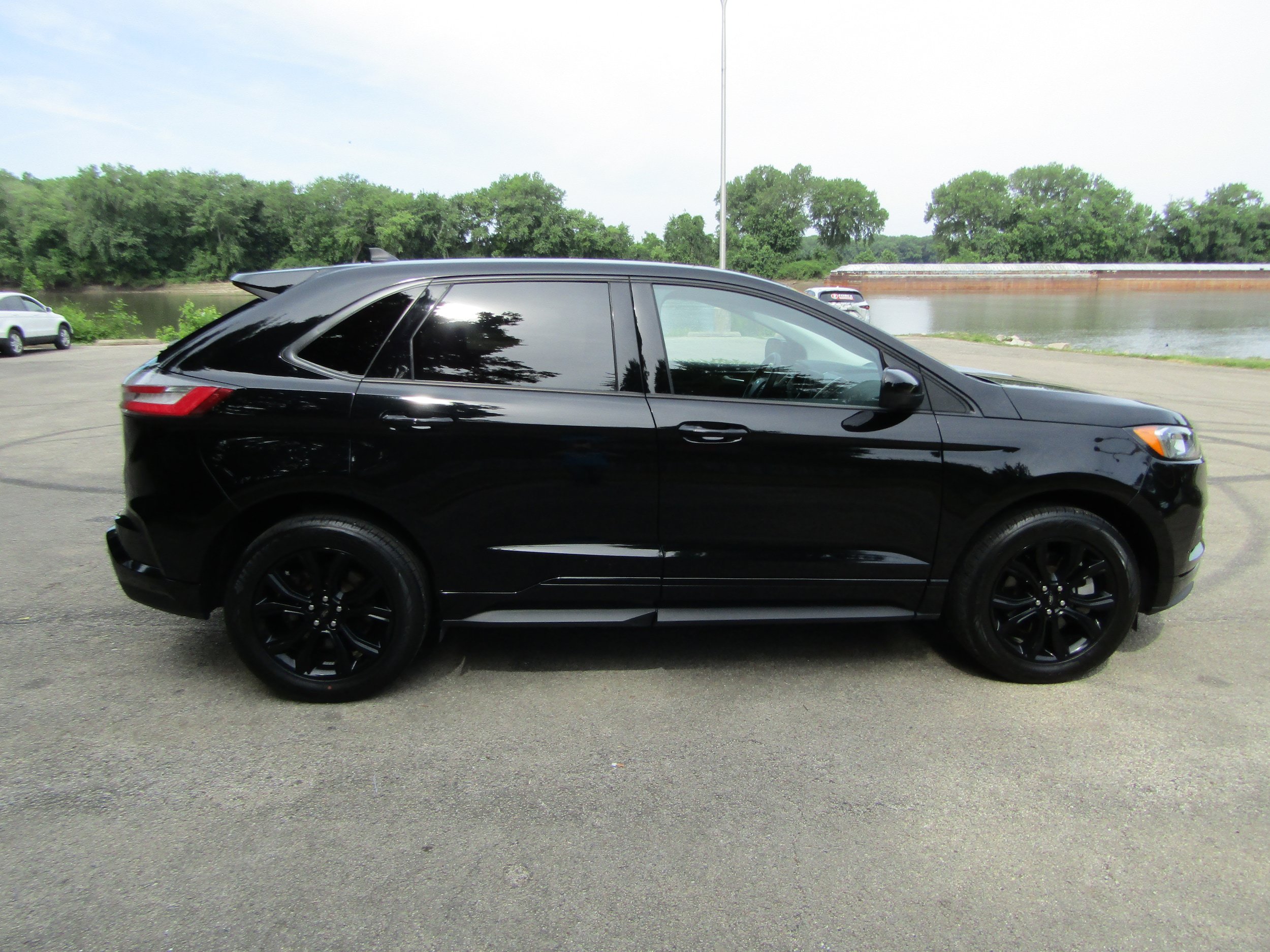 Used 2024 Ford Edge SE w/ Black Appearance Package AWD/4WD image 5