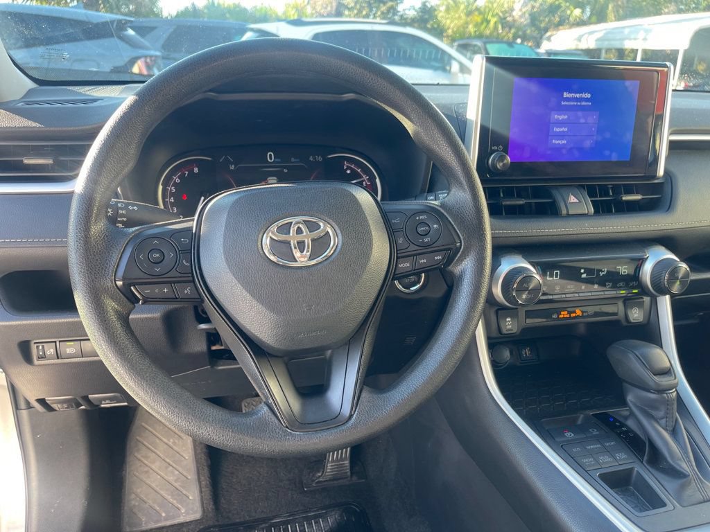 Used 2025 Toyota RAV4 XLE AWD/4WD image 15