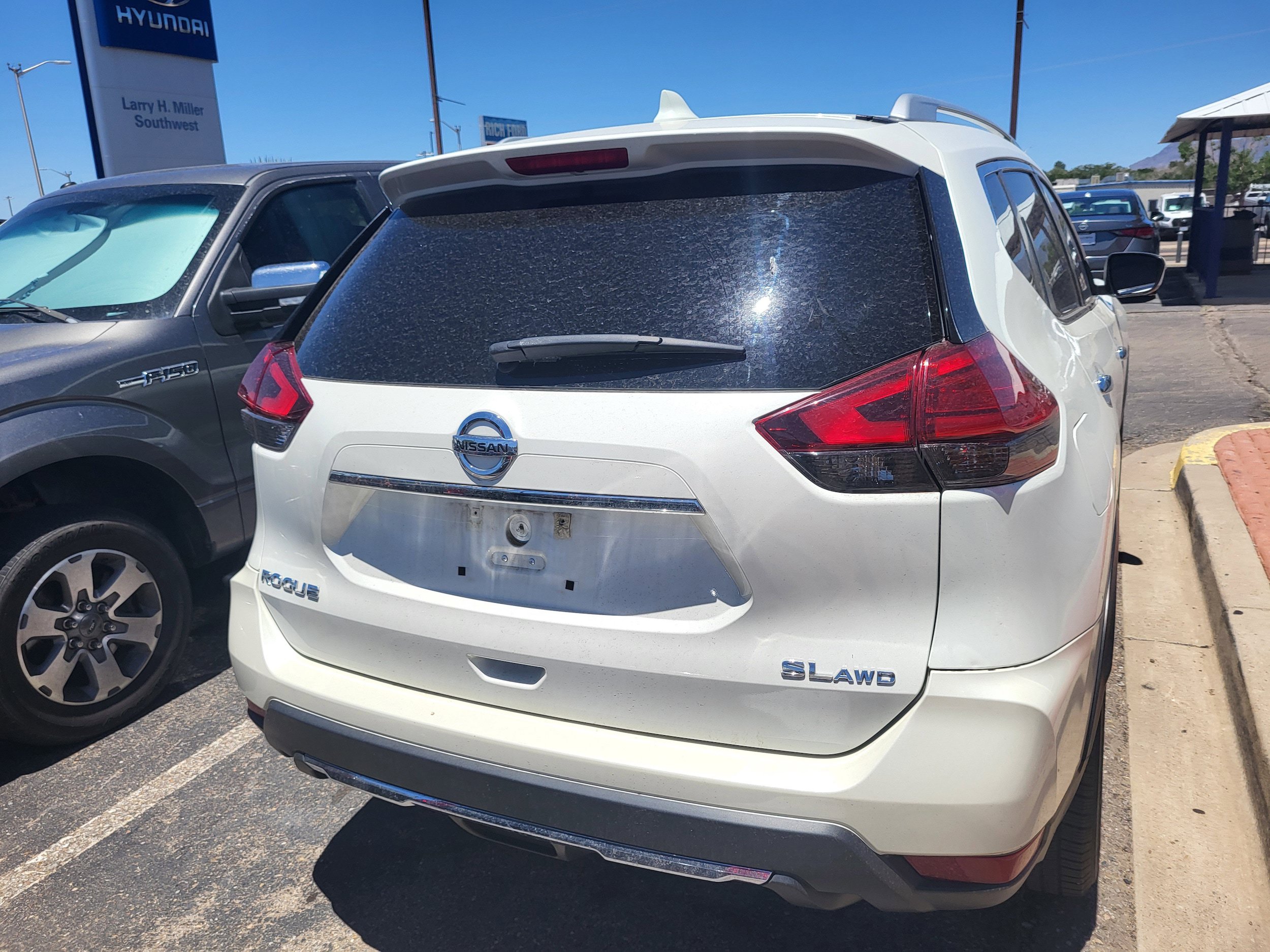 Used 2017 Nissan Rogue SL w/ SL Premium Package AWD/4WD image 30