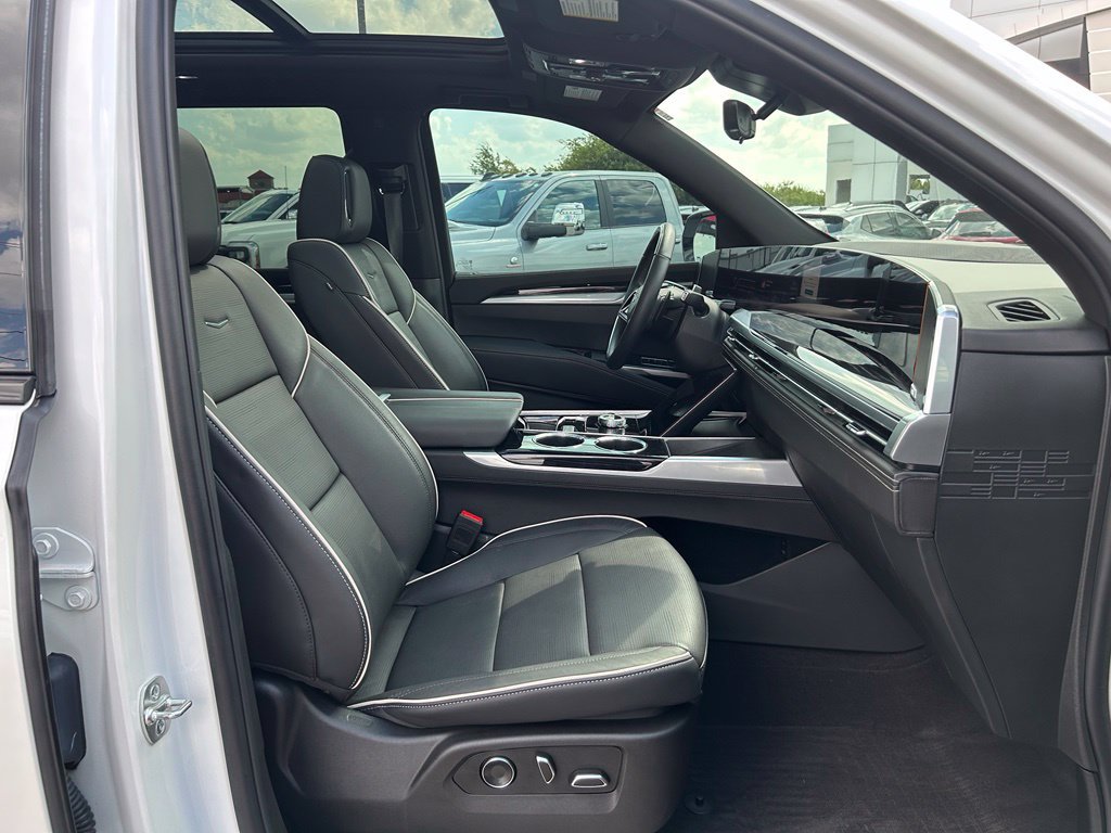 Used 2025 Cadillac Escalade Sport w/ LPO, ONYX Package RWD image 20