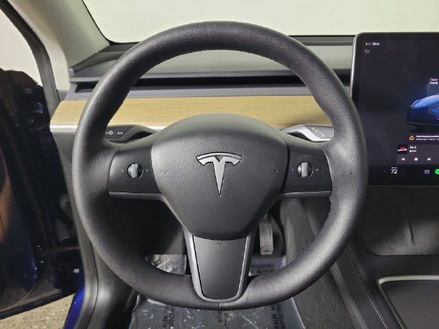 Used 2022 Tesla Model Y Long Range AWD/4WD image 25