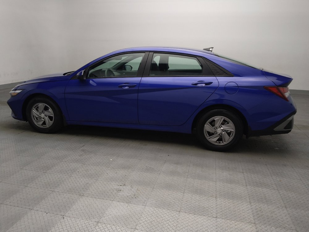 Used 2025 Hyundai Elantra SE FWD image 3