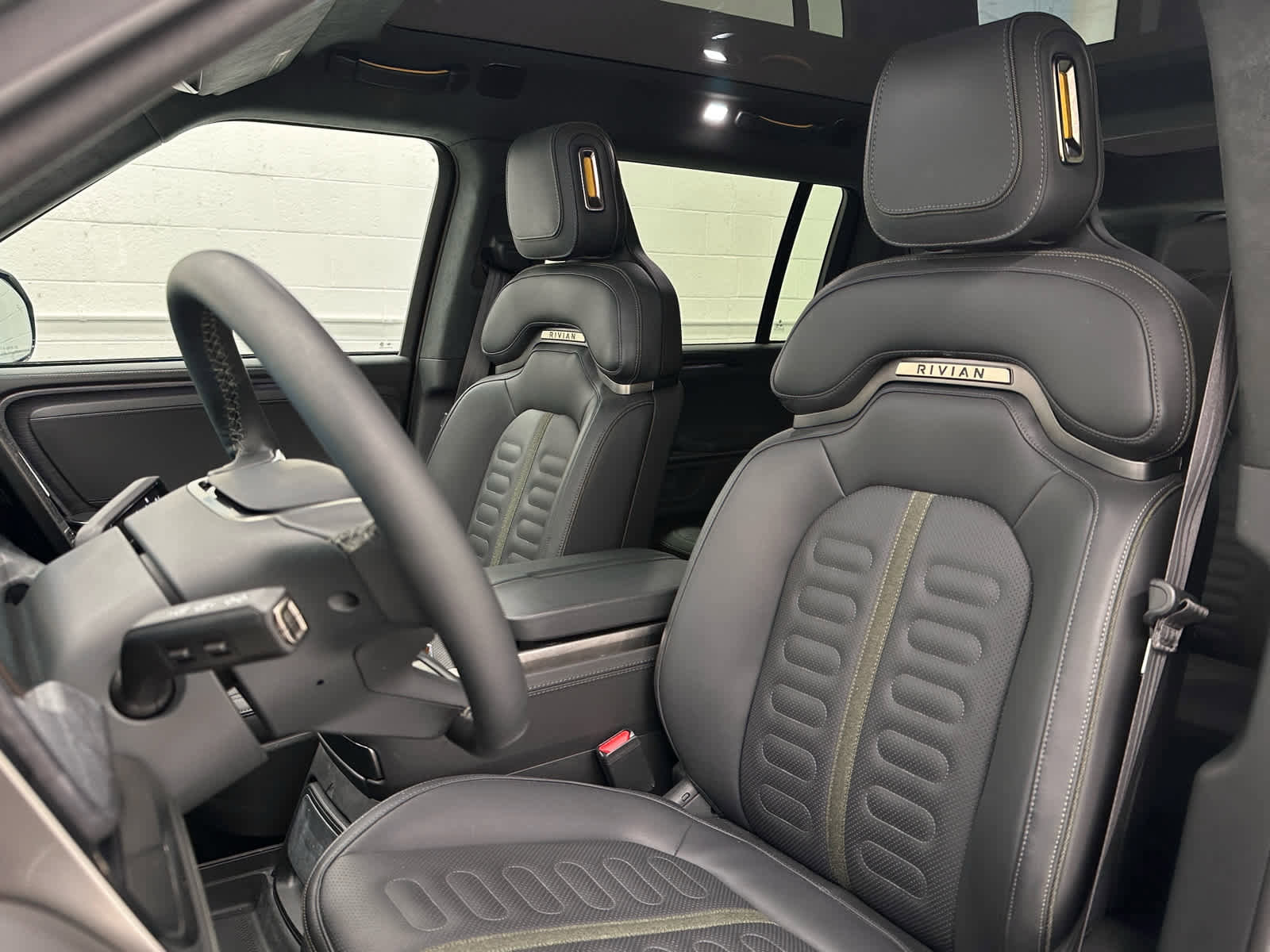 Used 2024 Rivian R1S Adventure image 13