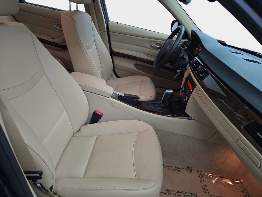 Used 2011 BMW 328i xDrive Sedan AWD/4WD image 10