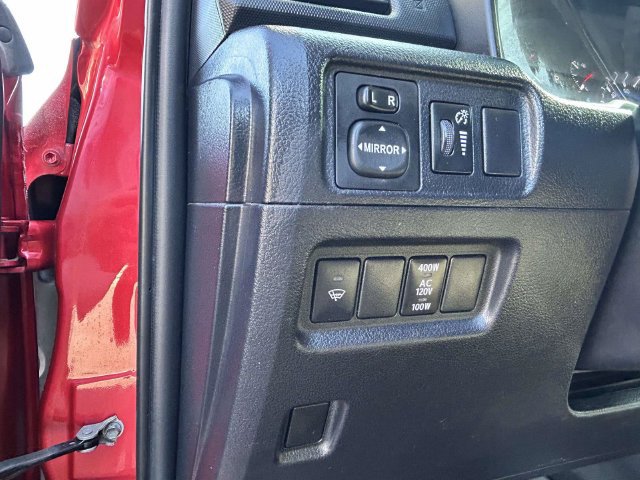 Used 2018 Toyota 4Runner SR5 AWD/4WD image 23