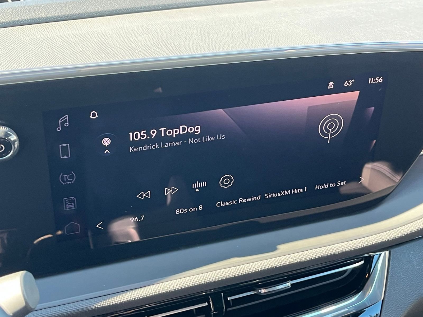 Used 2025 Buick Envista Sport Touring image 21