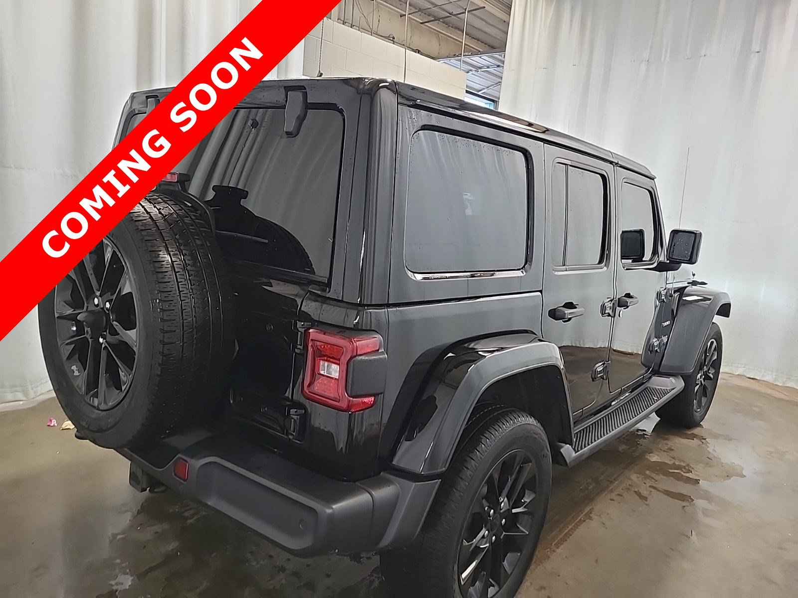 Used 2021 Jeep Wrangler Unlimited Sahara AWD/4WD image 3