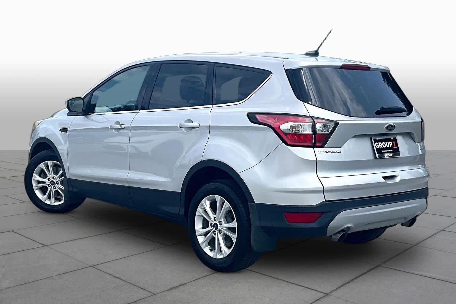 Used 2017 Ford Escape SE AWD/4WD image 12