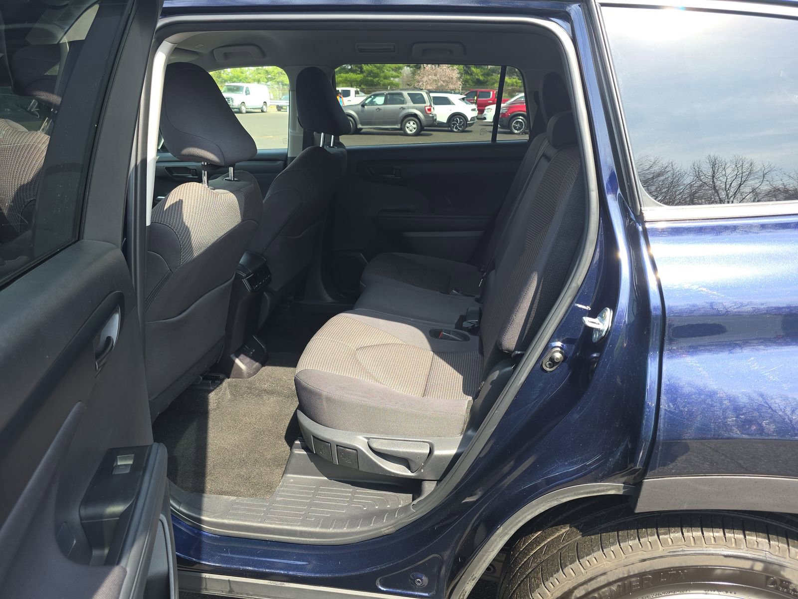 Used 2025 Toyota Highlander LE image 18