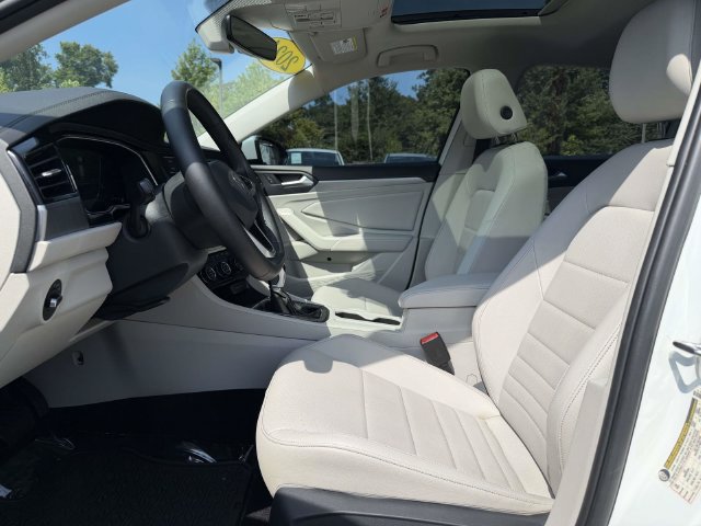 Used 2024 Volkswagen Jetta SE w/ Panoramic Sunroof Package FWD image 14