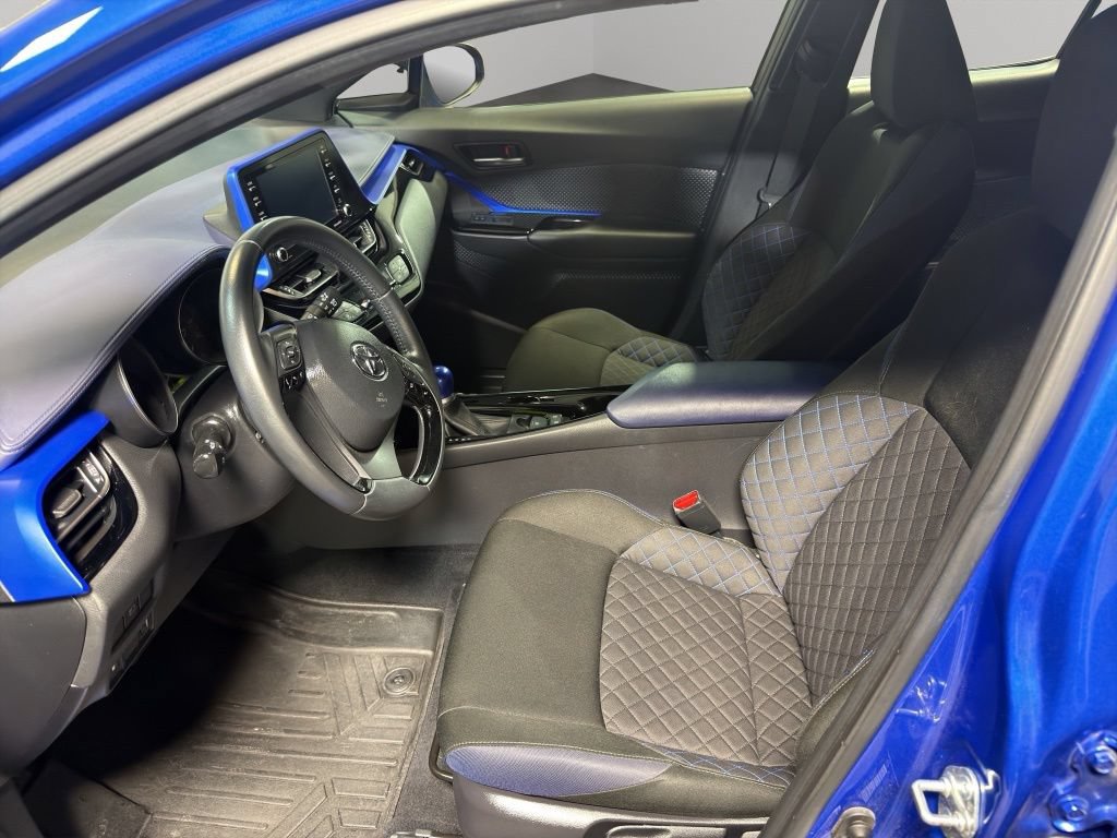 Used 2020 Toyota C-HR XLE FWD image 9