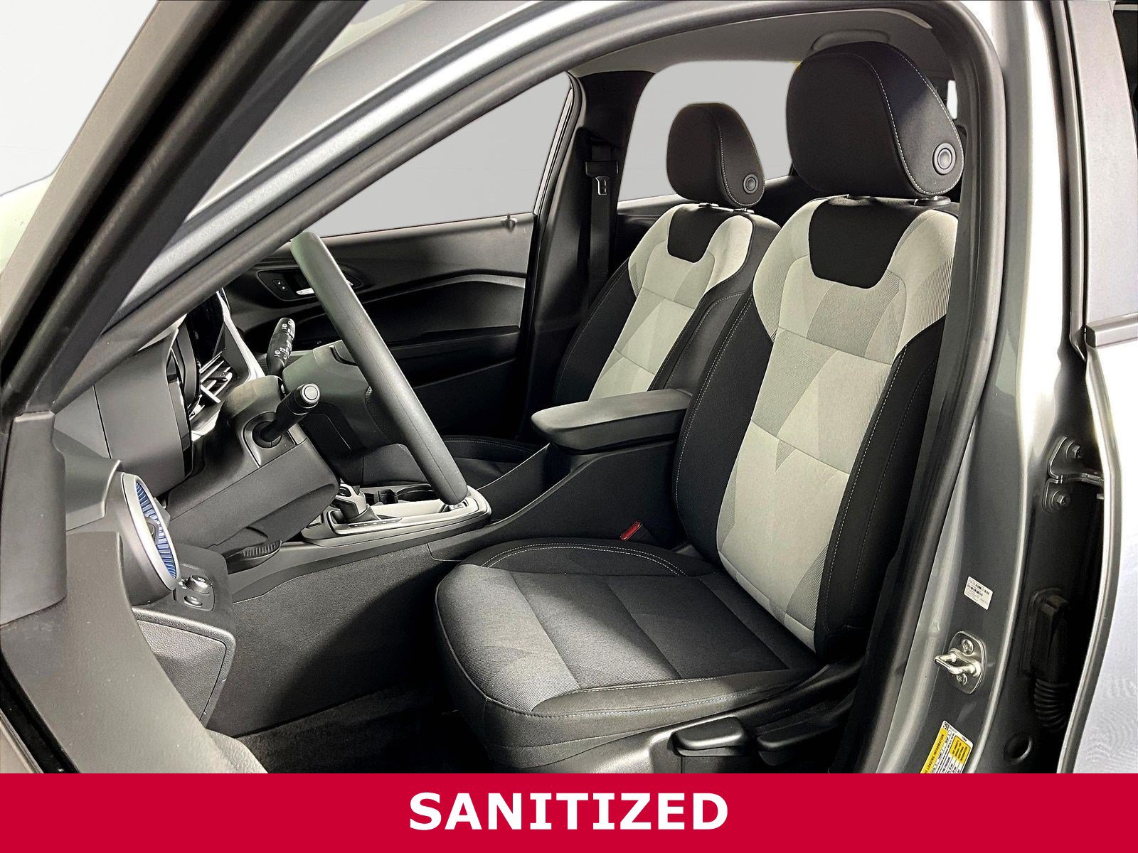 Used 2025 Chevrolet Trax LS w/ LS Convenience Package FWD image 19