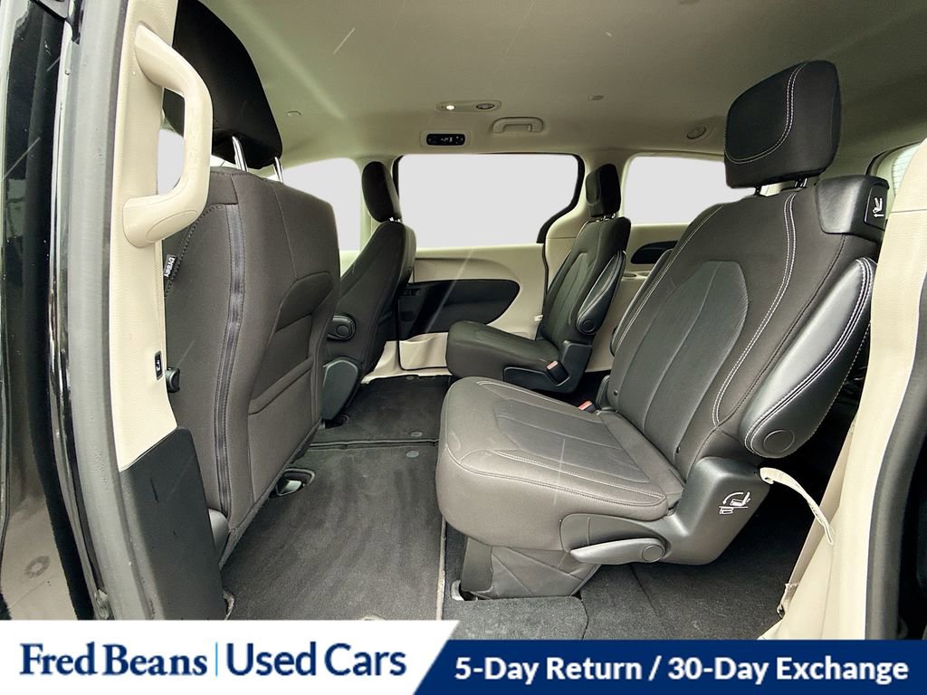 Used 2022 Chrysler Voyager LX image 23