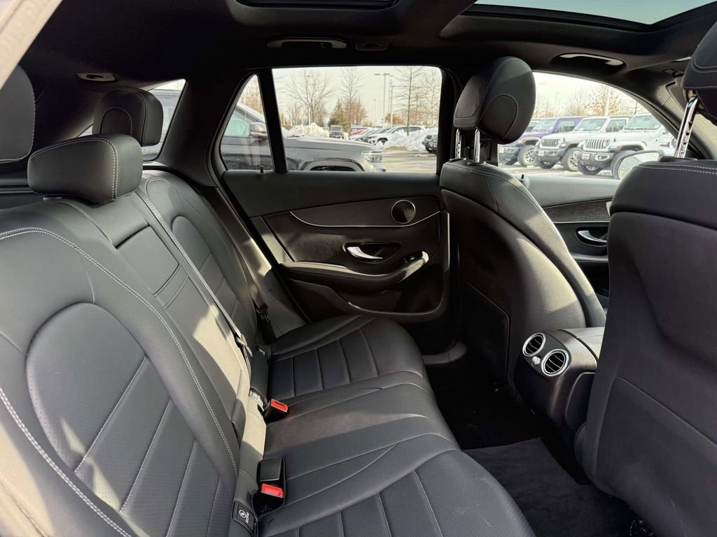 Used 2021 Mercedes-Benz GLC 300 4MATIC w/ Premium Package image 17