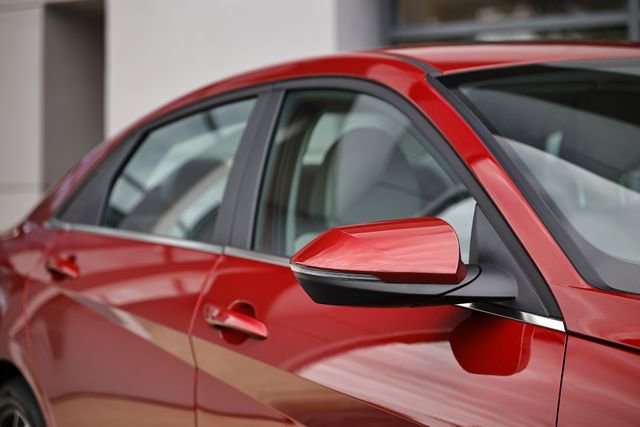 Certified 2025 Hyundai Elantra Limited FWD image 3