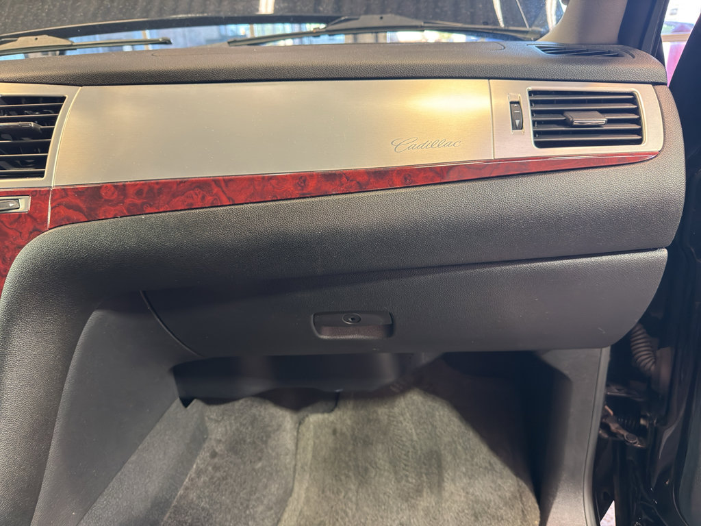 Used 2014 Cadillac Escalade Luxury AWD/4WD image 23